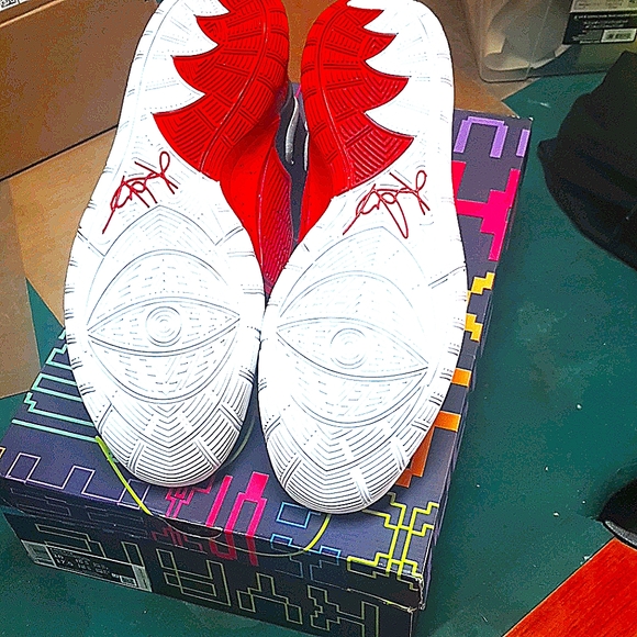 Sneakers - Picture 3 of 4